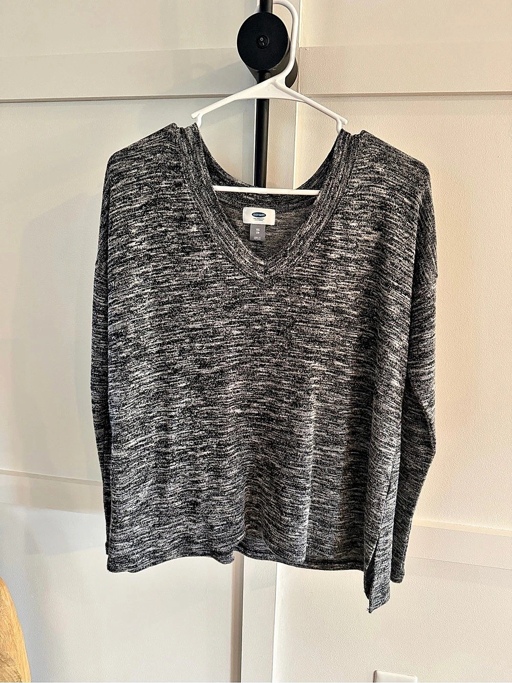 Old Navy Women's V-Neck Sweater Gray & Black XS